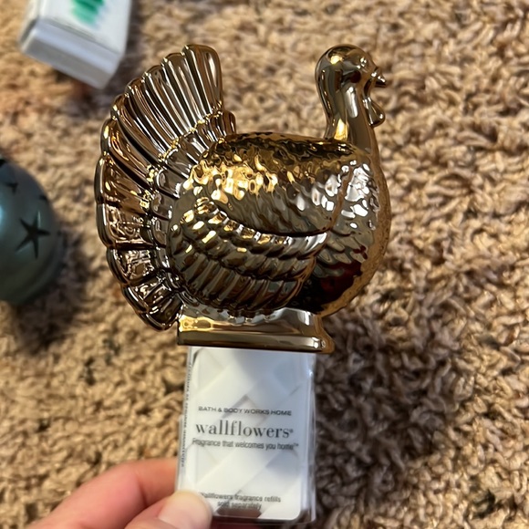 Bath and Body Works Holiday Wallflower Bundle - Picture 5 of 10